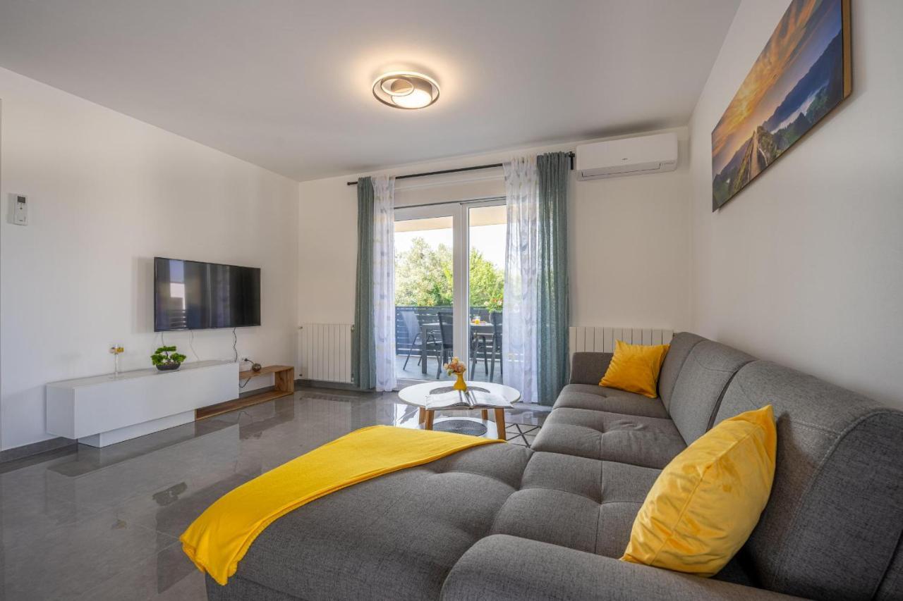 Domus Alba Apartments Pula Bagian luar foto