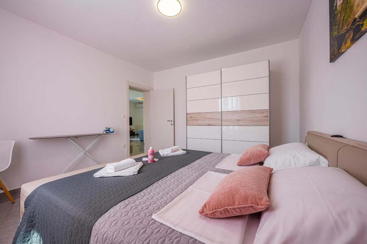 Domus Alba Apartments Pula Bagian luar foto