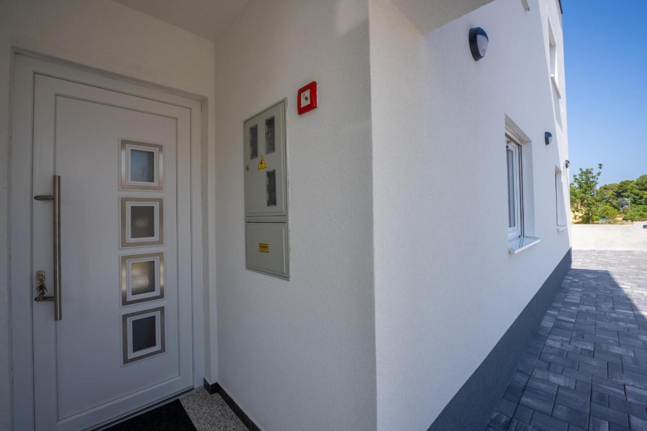 Domus Alba Apartments Pula Bagian luar foto