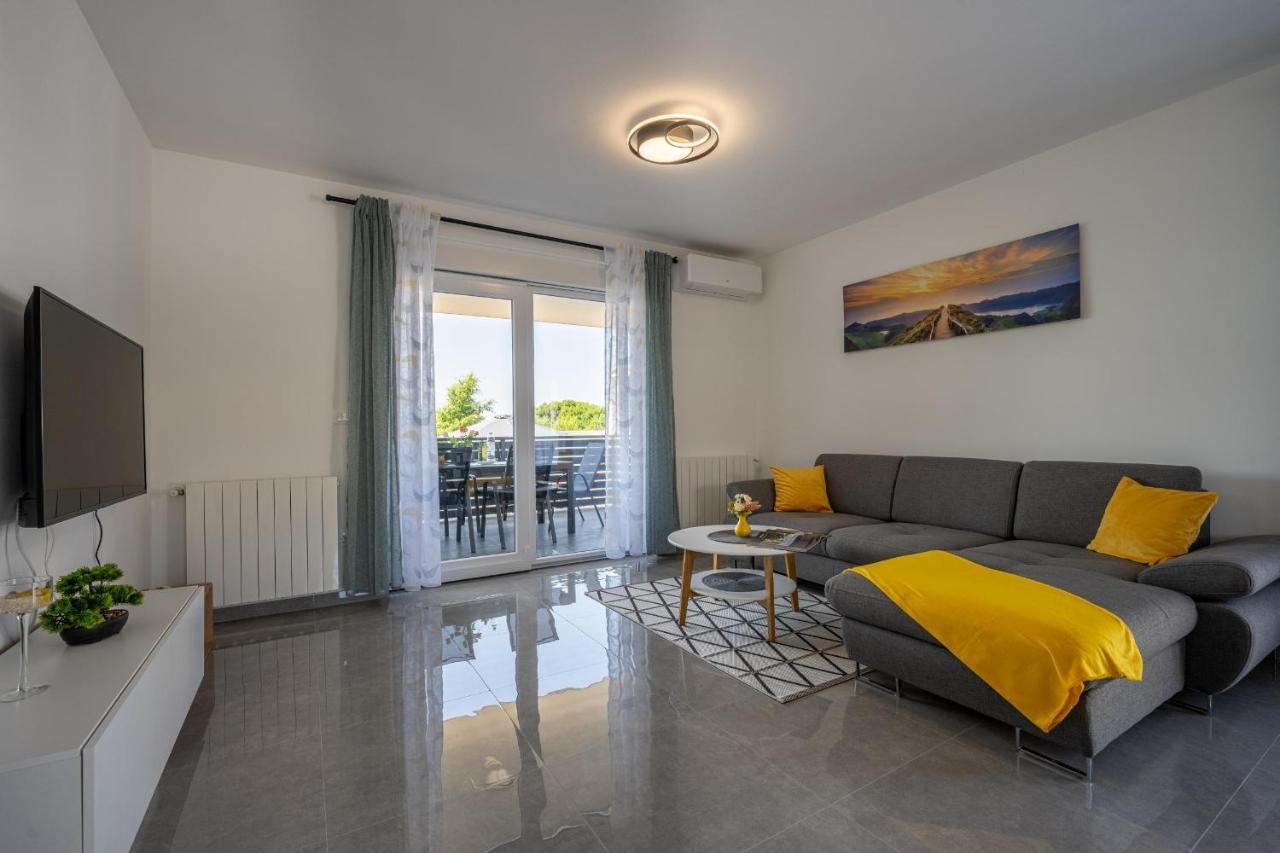 Domus Alba Apartments Pula Bagian luar foto