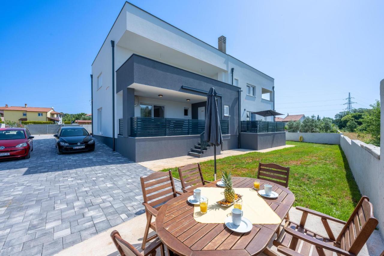 Domus Alba Apartments Pula Bagian luar foto