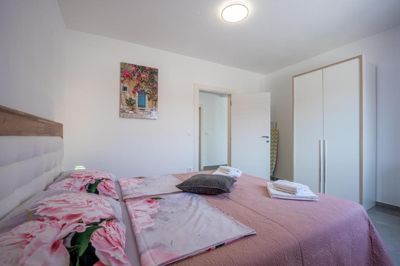 Domus Alba Apartments Pula Bagian luar foto