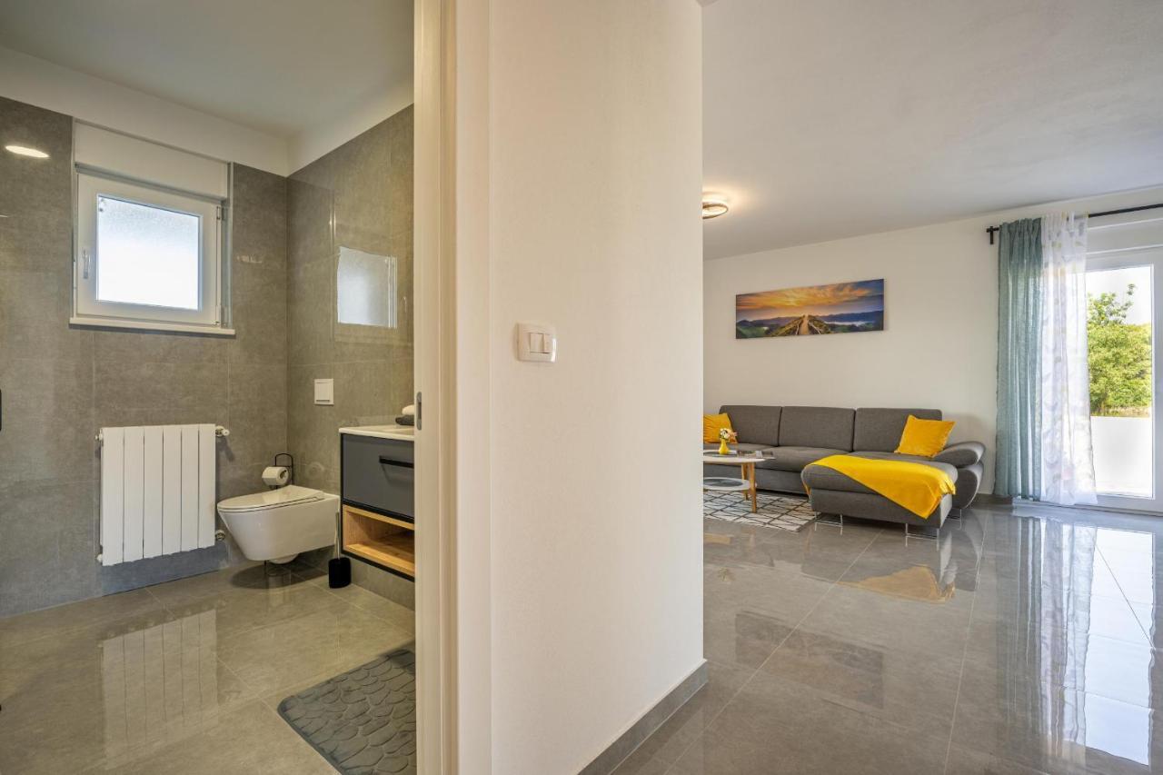 Domus Alba Apartments Pula Bagian luar foto