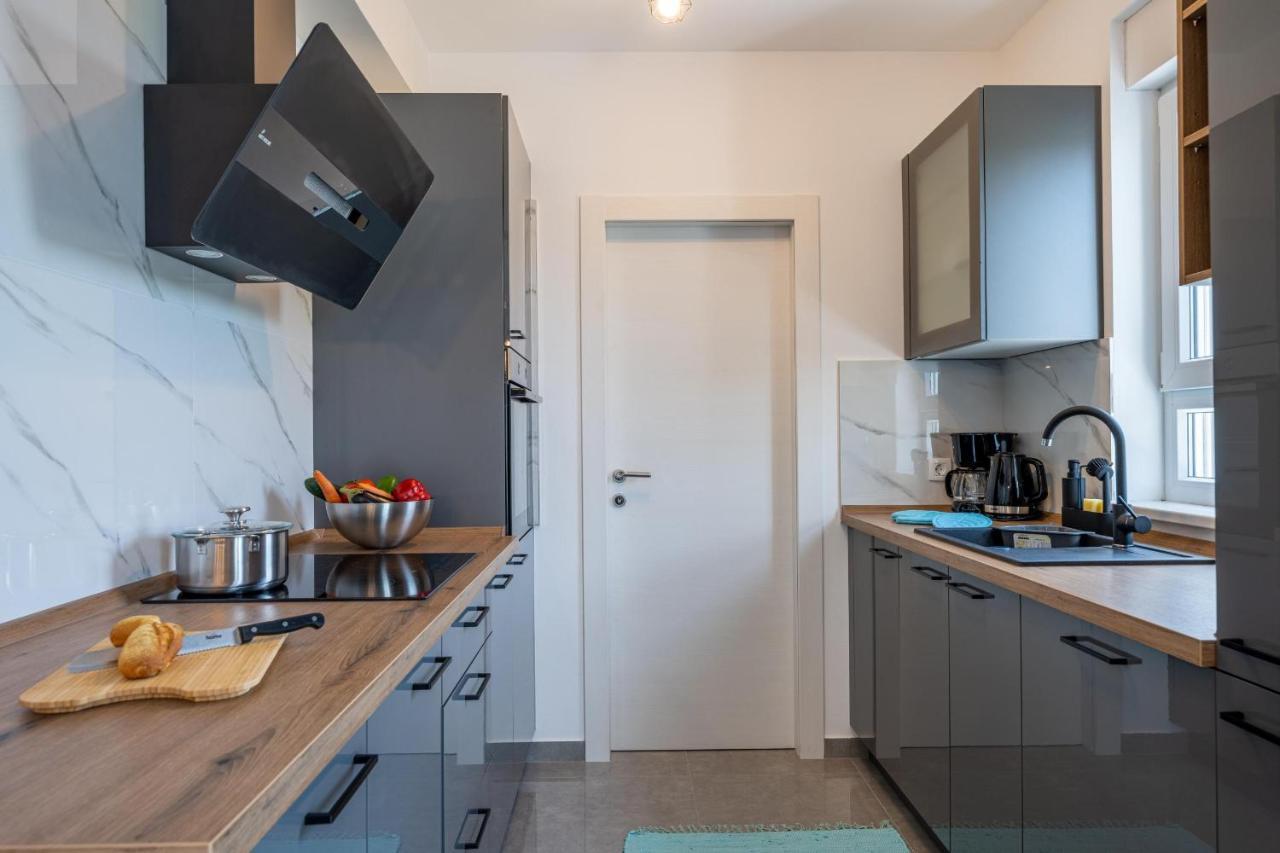 Domus Alba Apartments Pula Bagian luar foto