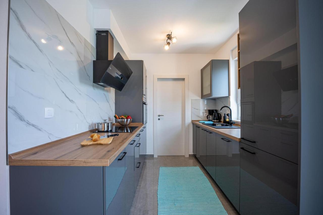 Domus Alba Apartments Pula Bagian luar foto