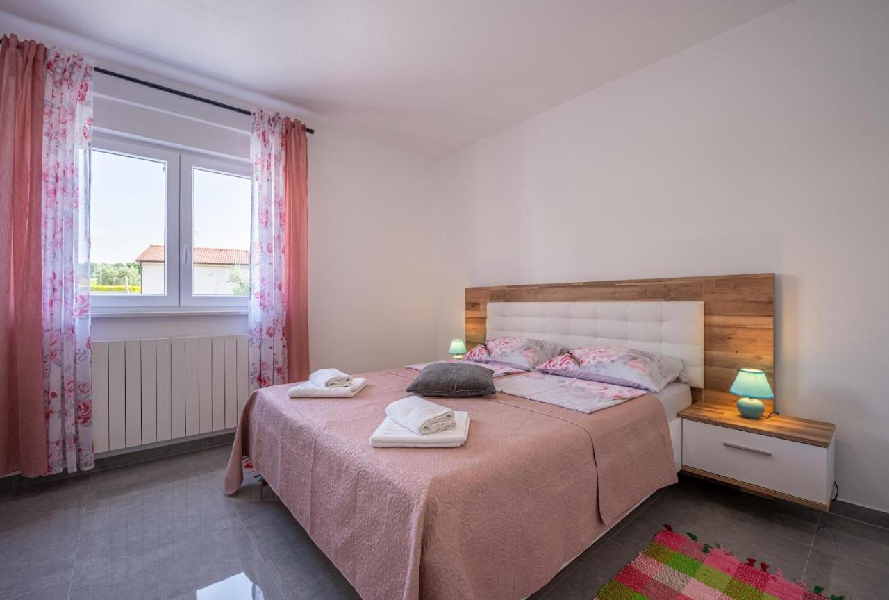 Domus Alba Apartments Pula Bagian luar foto