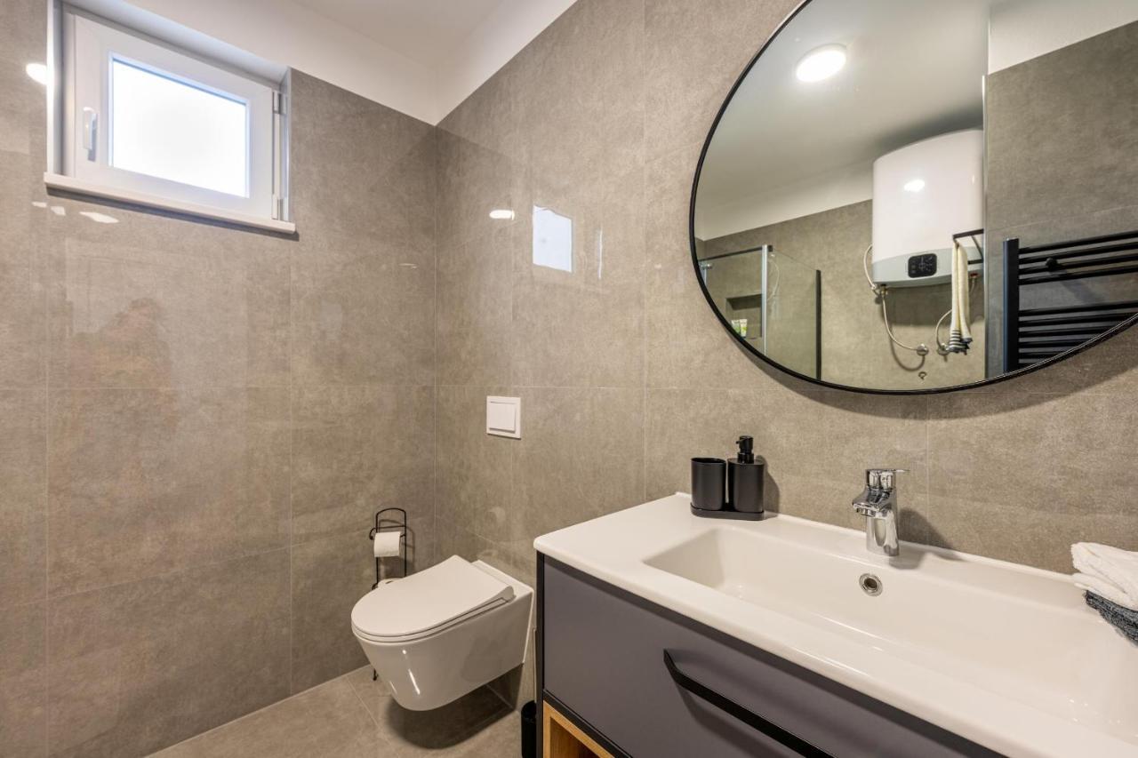 Domus Alba Apartments Pula Bagian luar foto