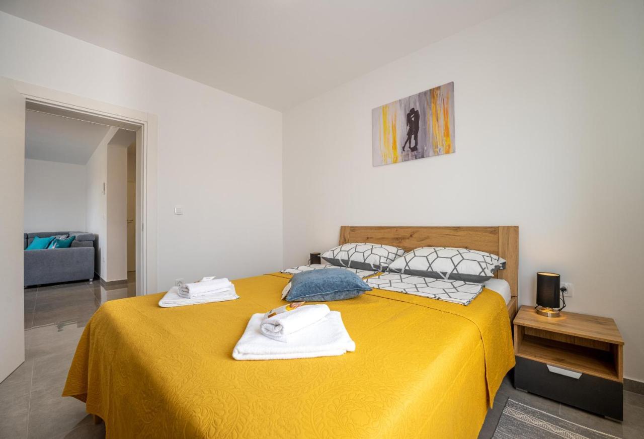 Domus Alba Apartments Pula Bagian luar foto