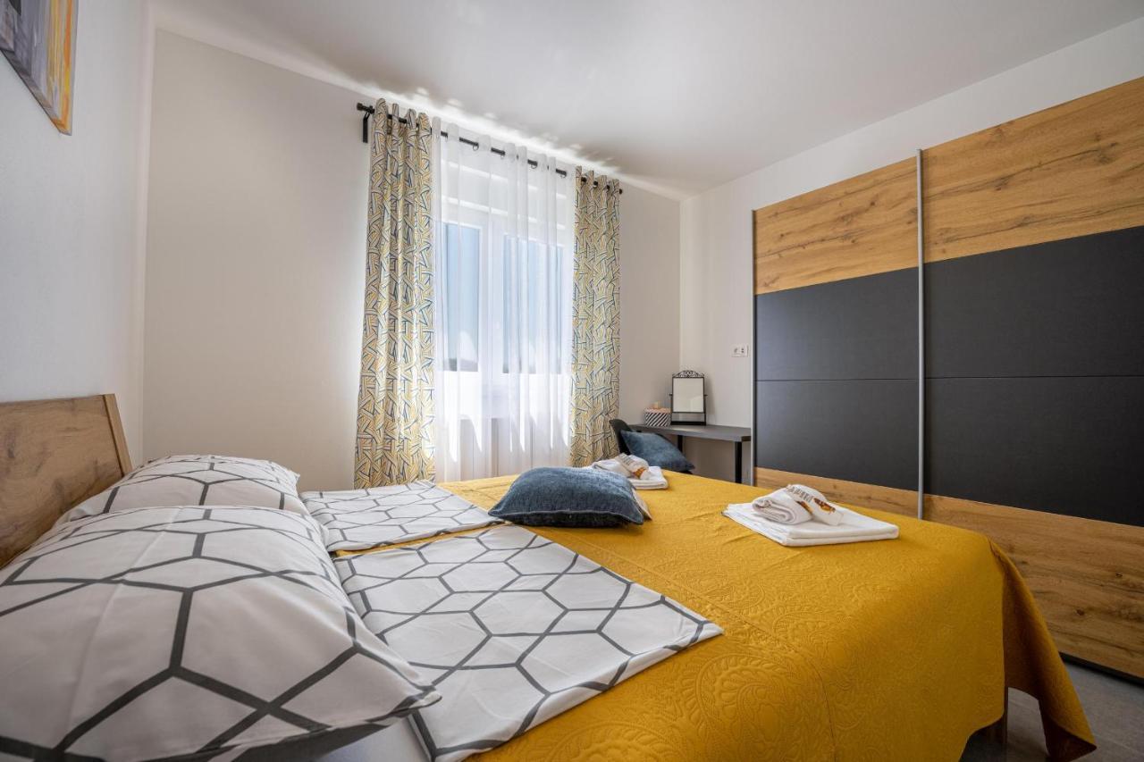Domus Alba Apartments Pula Bagian luar foto