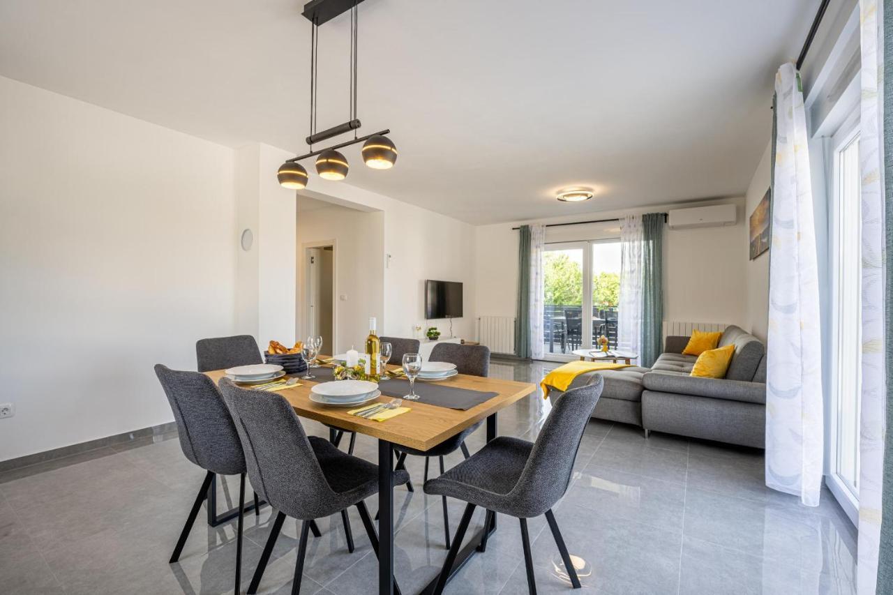 Domus Alba Apartments Pula Bagian luar foto