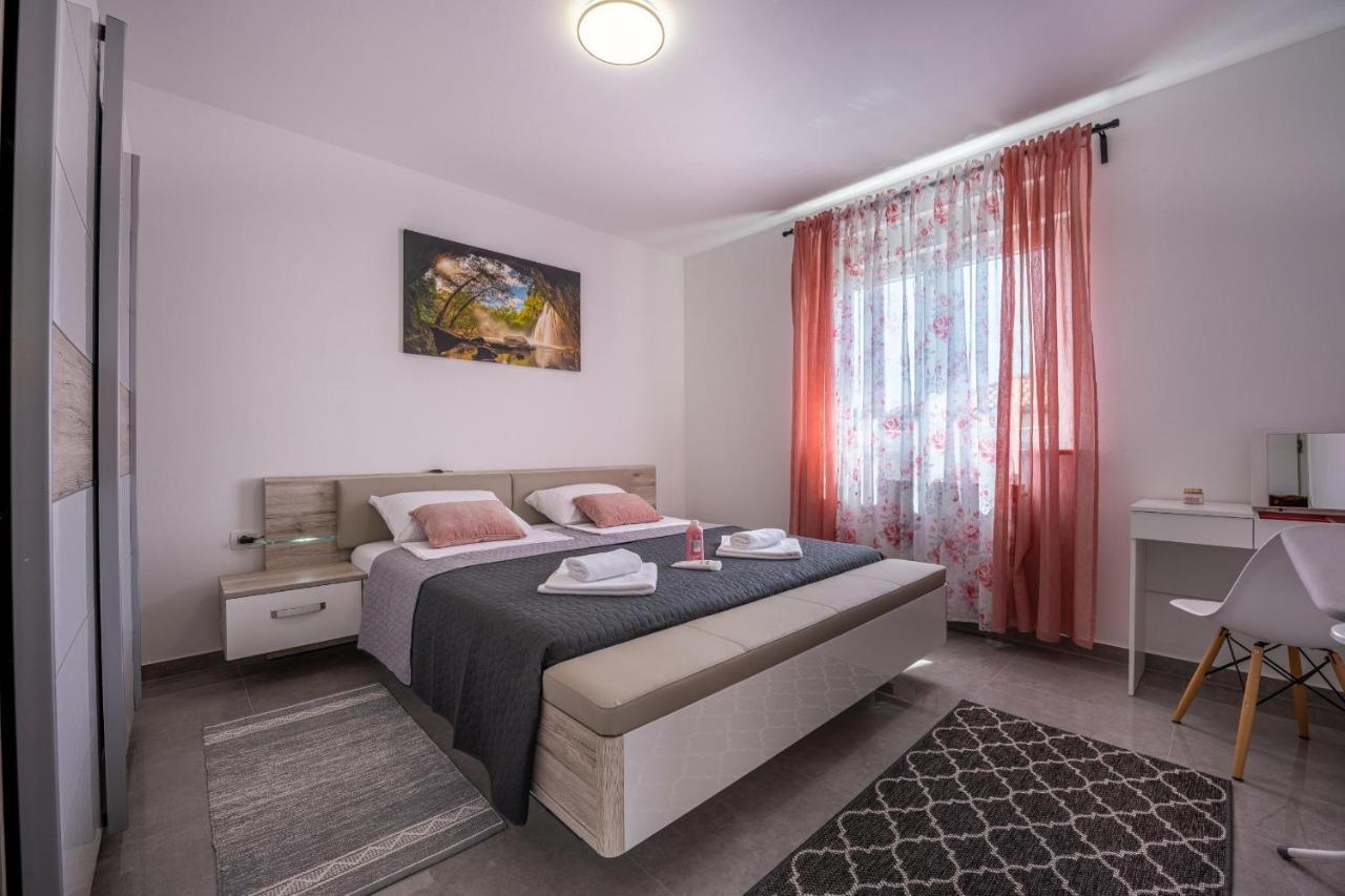 Domus Alba Apartments Pula Bagian luar foto