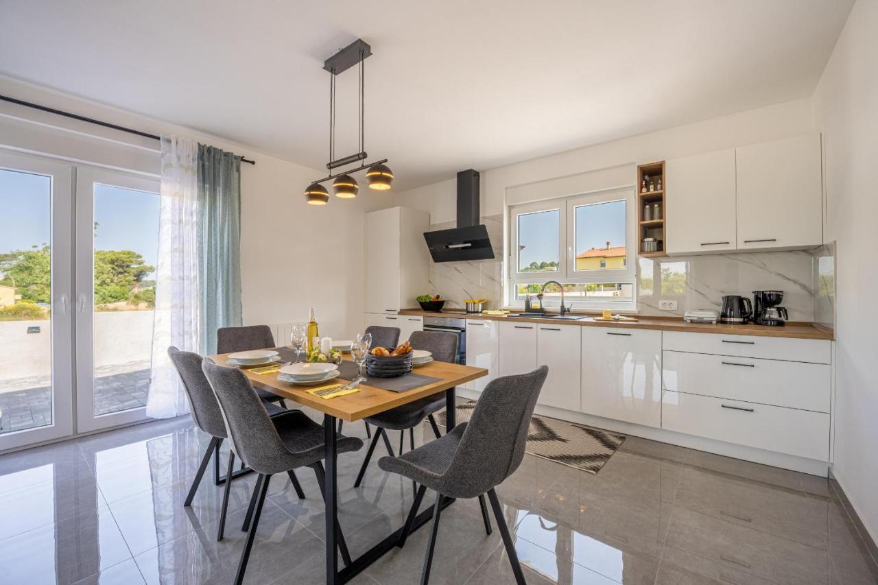 Domus Alba Apartments Pula Bagian luar foto