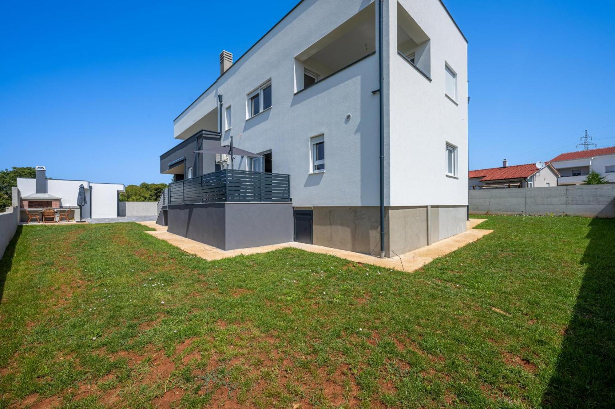 Domus Alba Apartments Pula Bagian luar foto